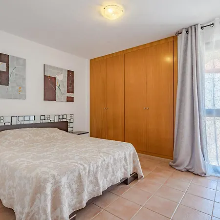 Townhouse Paraiso 2 阿德耶